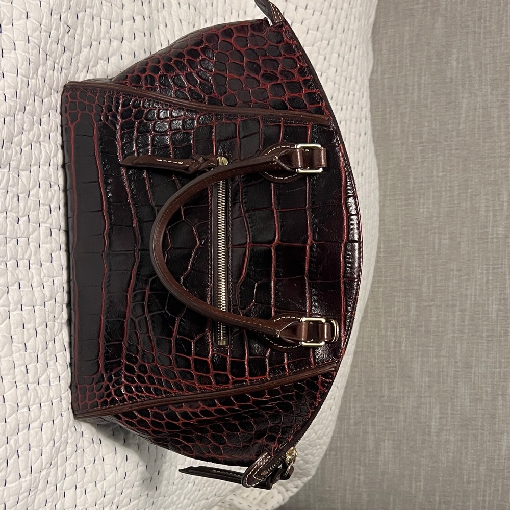D&B Elegant Crocodile-Embossed Burgundy Satchel Handbag